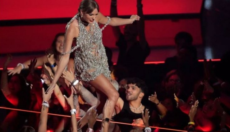 Taylor Swift Rekor Kırdı!