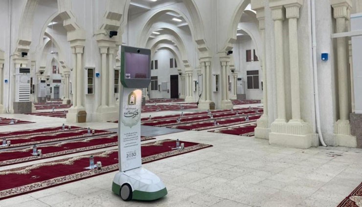 Hacılar İçin 11 Dil Bilen Robot!