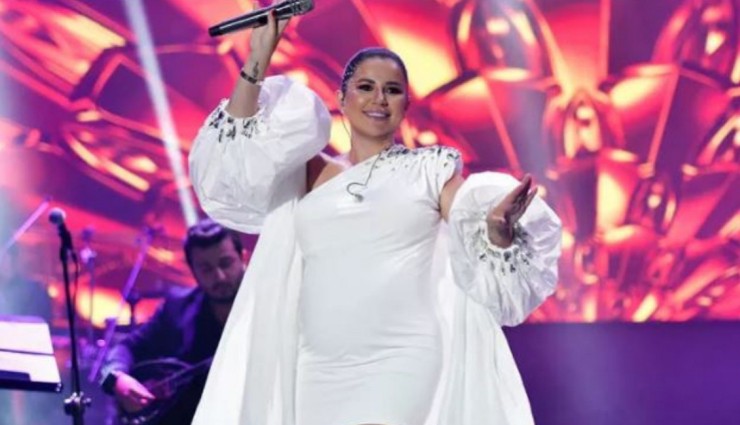 Merve Özbey Sahnede Doğuracak!