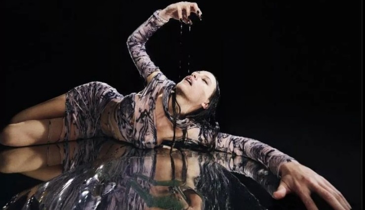 Serenay Sarıkaya'nın Cesur Pozuna Tam Not!