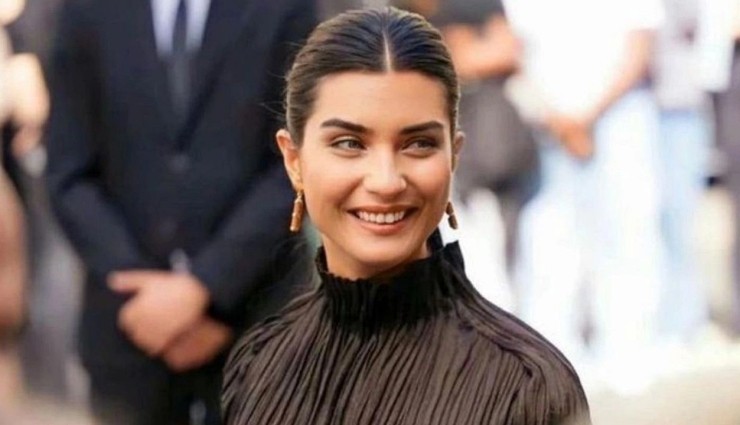 Tuba Büyüküstün'ün Sütyensiz Tarzı Beğenilmedi!